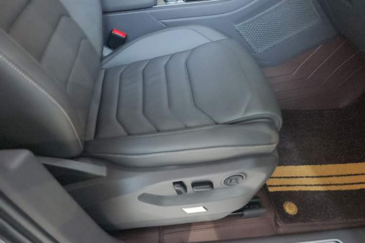 Used Volkswagen Touareg 2023 3.0 TSI Luxury Edition Obsidian Black Sport Package Right Front Seat