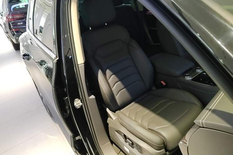 Used Volkswagen Touareg 2023 3.0 TSI Prestige Edition Classic Sport Package Right Front Seat