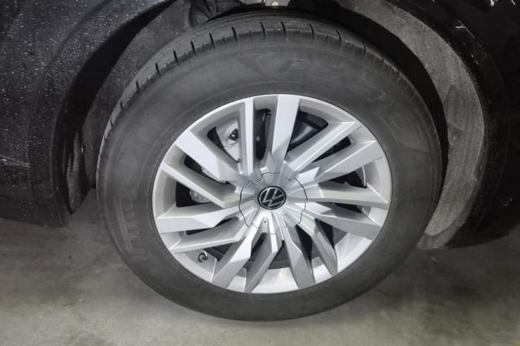 Used Volkswagen Touareg 2023 2.0 TSI RuiShang Edition Right Front Wheel Hub