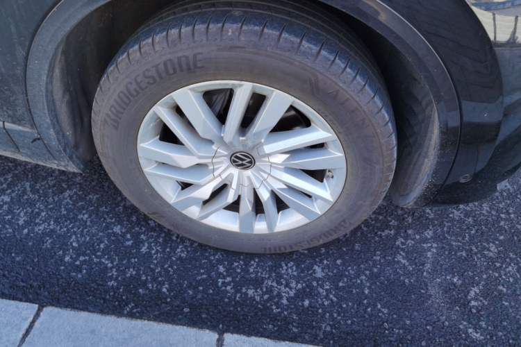 Used Volkswagen Touareg 2023 2.0 TSI RuiShang Edition Right Front Wheel Hub