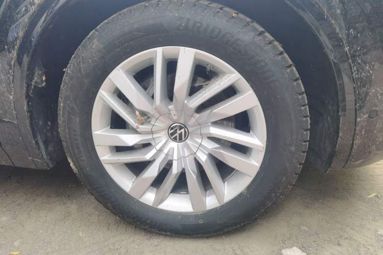 Used Volkswagen Touareg 2023 2.0 TSI RuiShang Edition Right Front Wheel Hub