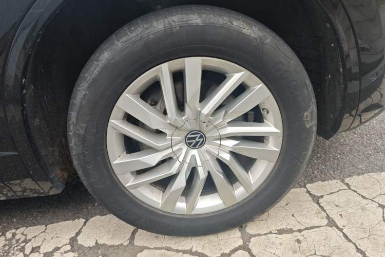 Used Volkswagen Touareg 2023 2.0 TSI RuiShang Edition Right Front Wheel Hub