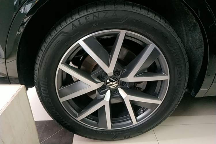 Used Volkswagen Touareg 2023 3.0 TSI Prestige Edition Classic Sport Package Right Rear Wheel Hub