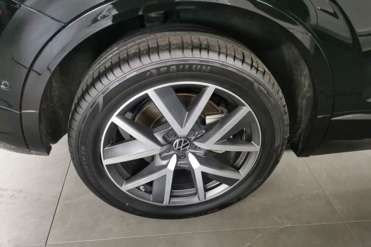 Used Volkswagen Touareg 2023 3.0 TSI Prestige Edition Classic Sport Package Right Rear Wheel Hub