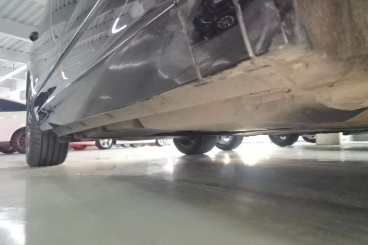 Used Volkswagen Touareg 2023 3.0 TSI Luxury Edition Obsidian Black Sport Package Right Side Sill
