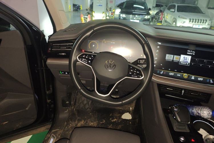 Used Volkswagen Touareg 2023 3.0 TSI Luxury Edition Obsidian Black Sport Package Steering Wheel