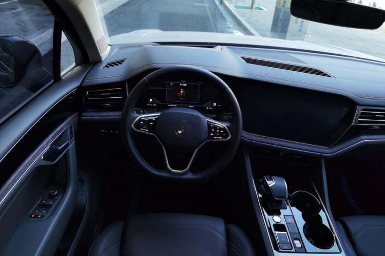 Used Volkswagen Touareg 2023 2.0 TSI RuiShang Edition Steering Wheel