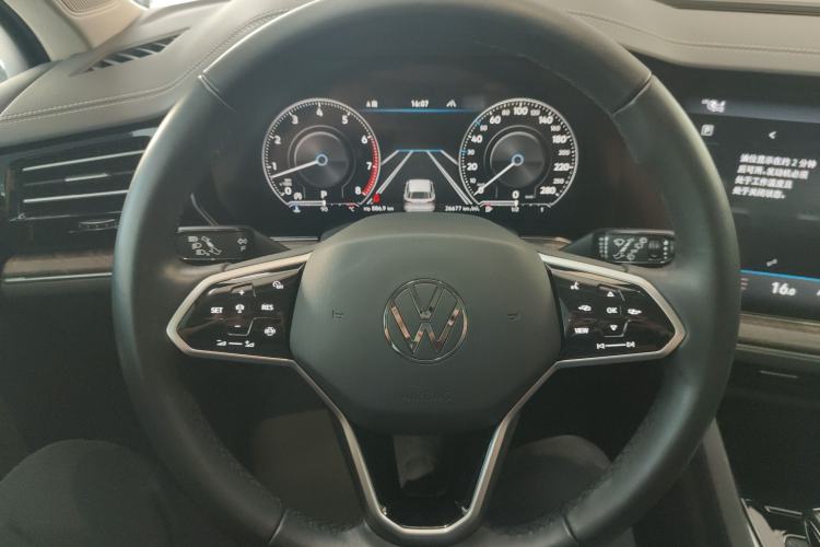 Used Volkswagen Touareg 2023 3.0 TSI Luxury Edition Obsidian Black Sport Package Steering Wheel