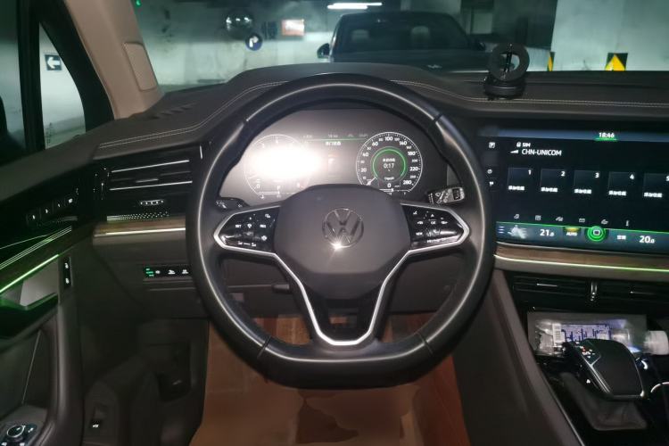 Used Volkswagen Touareg 2023 3.0 TSI Luxury Edition Obsidian Black Sport Package Steering Wheel