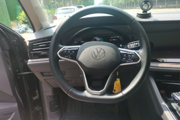 Used Volkswagen Touareg 2023 3.0 TSI Luxury Edition Obsidian Black Sport Package Steering Wheel