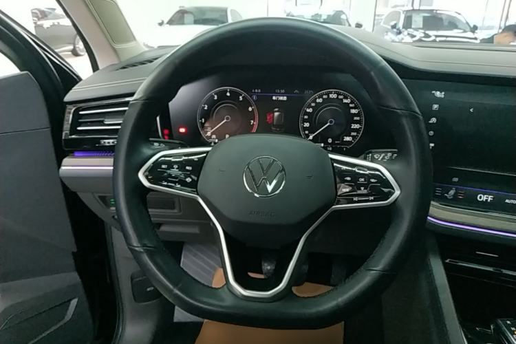 Used Volkswagen Touareg 2023 3.0 TSI Prestige Edition Classic Sport Package Steering Wheel