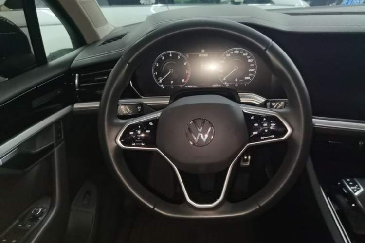 Used Volkswagen Touareg 2023 3.0 TSI Luxury Edition Obsidian Black Sport Package Steering Wheel