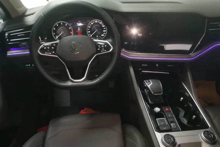 Used Volkswagen Touareg 2023 3.0 TSI Luxury Edition Obsidian Black Sport Package Steering Wheel
