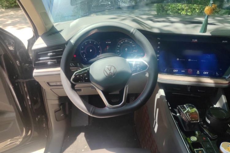 Used Volkswagen Touareg 2023 3.0 TSI Prestige Edition Classic Sport Package Steering Wheel
