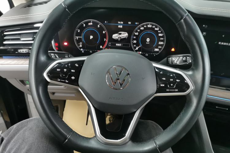 Used Volkswagen Touareg 2023 3.0 TSI Prestige Edition Classic Sport Package Steering Wheel