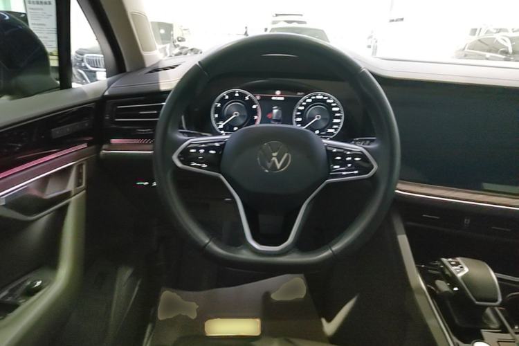 Used Volkswagen Touareg 2023 3.0 TSI Prestige Edition Classic Sport Package Steering Wheel