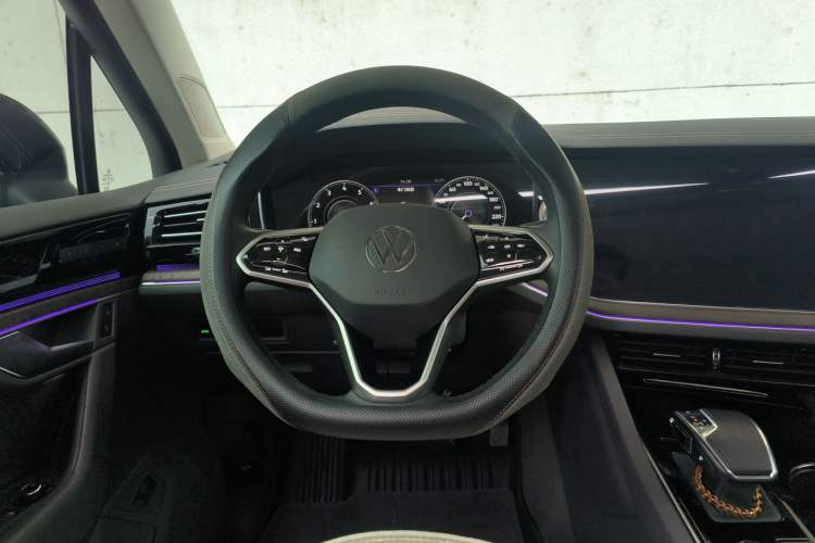 Used Volkswagen Touareg 2023 3.0 TSI Prestige Edition Classic Sport Package Steering Wheel