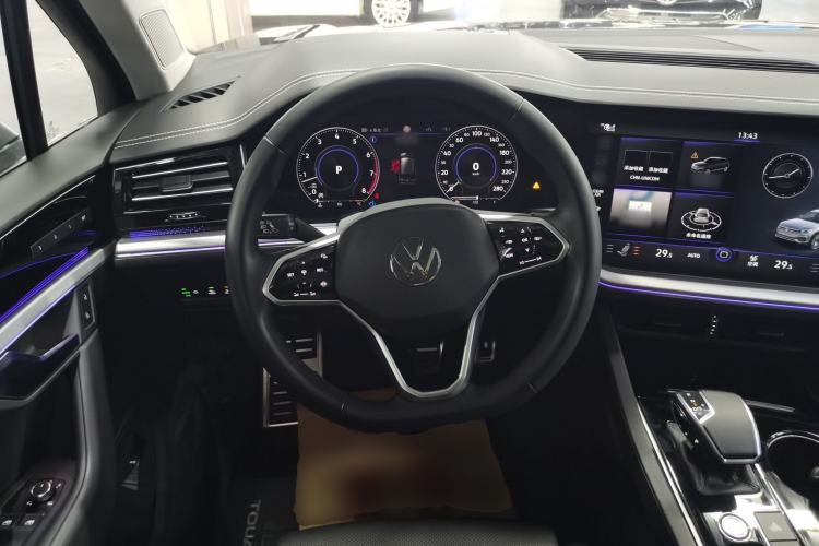 Used Volkswagen Touareg 2023 3.0 TSI Luxury Edition Obsidian Black Sport Package Steering Wheel