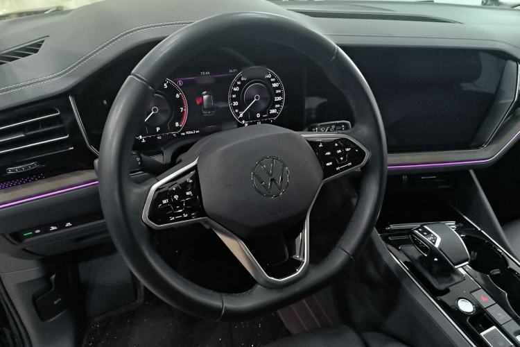 Used Volkswagen Touareg 2023 3.0 TSI Prestige Edition Classic Sport Package Steering Wheel