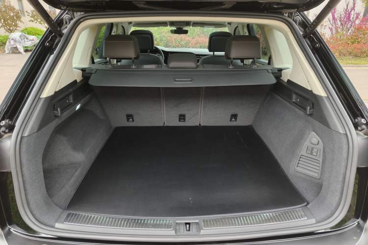Used Volkswagen Touareg 2023 3.0 TSI Luxury Edition Obsidian Black Sport Package Trunk