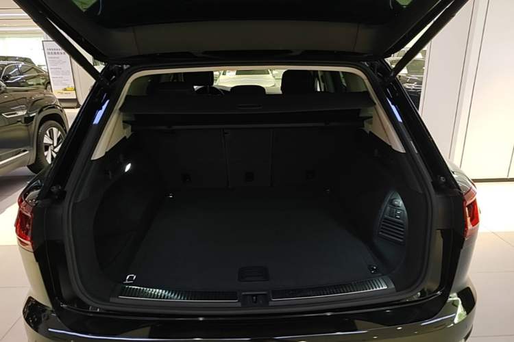 Used Volkswagen Touareg 2023 3.0 TSI Prestige Edition Classic Sport Package Trunk
