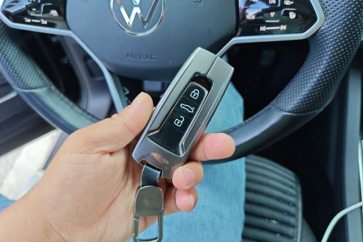 Used Volkswagen Touareg 2023 3.0 TSI Luxury Edition Obsidian Black Sport Package Vehicle Key