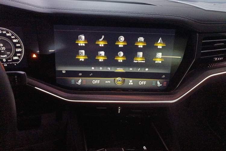 Used Volkswagen Touareg 2023 2.0 TSI RuiShang Edition Audio And AC Panel