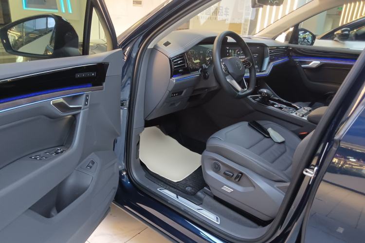 Used Volkswagen Touareg 2023 3.0 TSI Luxury Edition Obsidian Black Sport Package Driver Seat