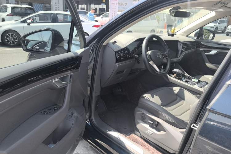 Used Volkswagen Touareg 2023 2.0 TSI RuiShang Edition Driver Seat
