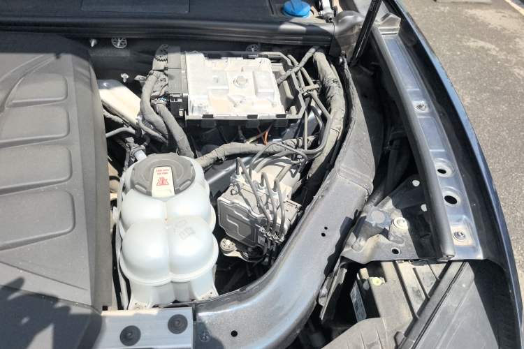 Used Volkswagen Touareg 2023 2.0 TSI RuiShang Edition Engine Bay Left