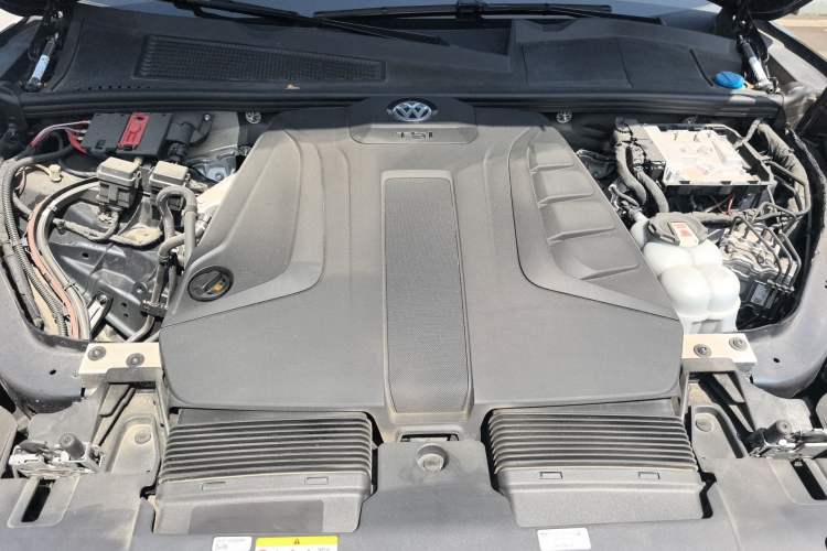 Used Volkswagen Touareg 2023 2.0 TSI RuiShang Edition Engine Bay