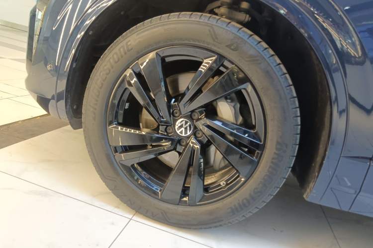 Used Volkswagen Touareg 2023 3.0 TSI Luxury Edition Obsidian Black Sport Package Exterior 4