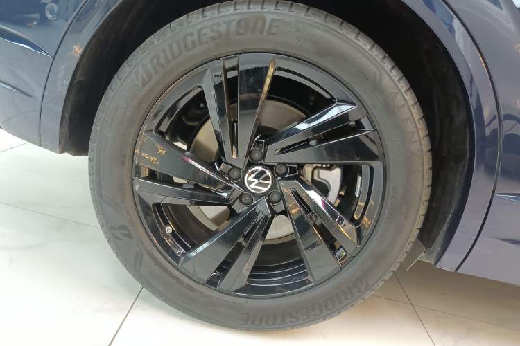 Used Volkswagen Touareg 2023 3.0 TSI Luxury Edition Obsidian Black Sport Package Exterior 5