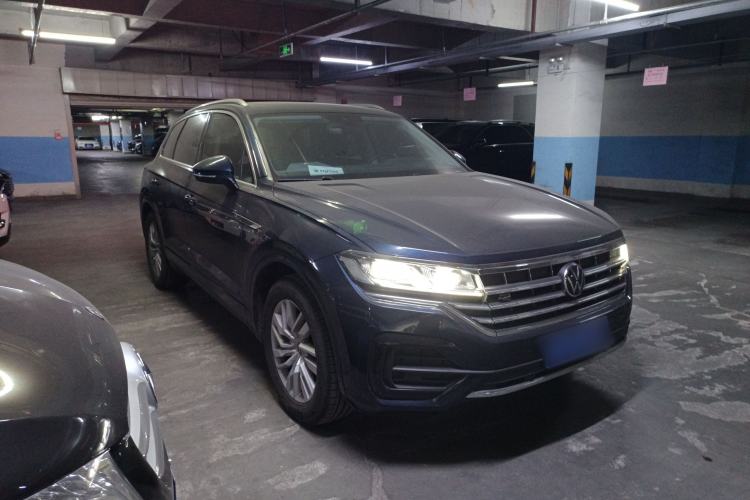 Used Volkswagen Touareg 2023 2.0 TSI RuiShang Edition Front Right 45 Deg