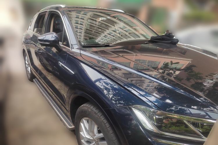 Used Volkswagen Touareg 2023 2.0 TSI RuiShang Edition Front Right 45 Deg
