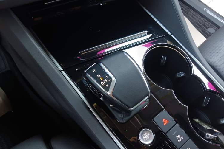 Used Volkswagen Touareg 2023 3.0 TSI Luxury Edition Obsidian Black Sport Package Gear Lever