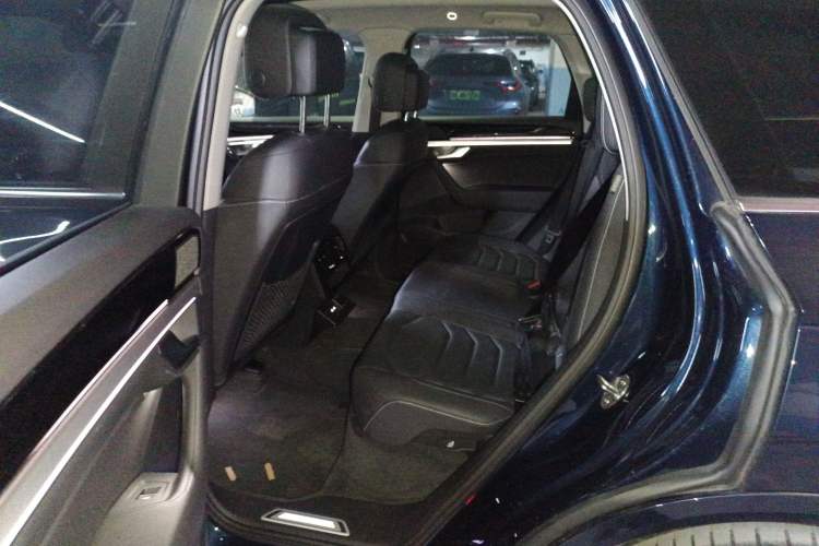 Used Volkswagen Touareg 2023 3.0 TSI Prestige Edition Classic Sport Package Interior 4