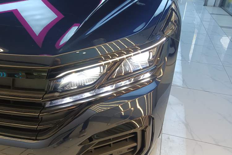 Used Volkswagen Touareg 2023 3.0 TSI Luxury Edition Obsidian Black Sport Package Left Front Headlight