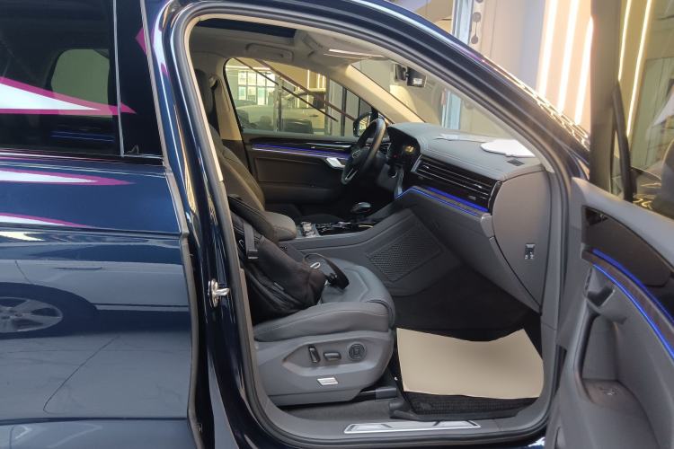 Used Volkswagen Touareg 2023 3.0 TSI Luxury Edition Obsidian Black Sport Package Right Front Seat