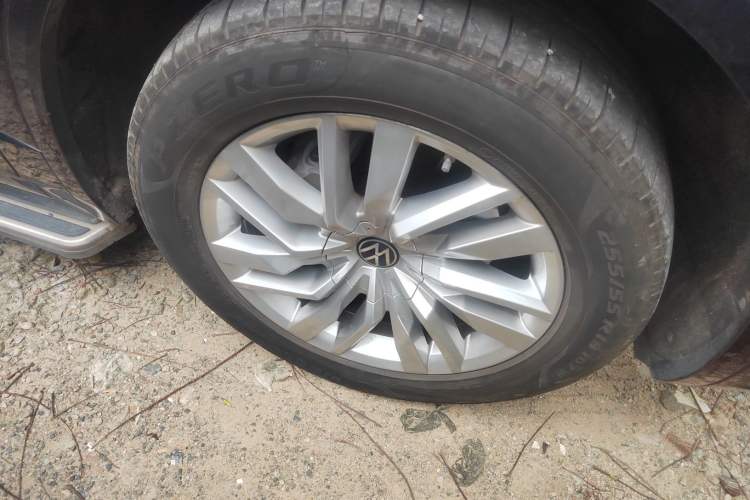 Used Volkswagen Touareg 2023 2.0 TSI RuiShang Edition Right Front Wheel Hub