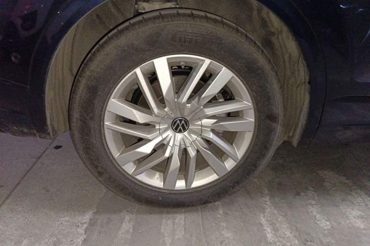 Used Volkswagen Touareg 2023 2.0 TSI RuiShang Edition Right Rear Wheel Hub