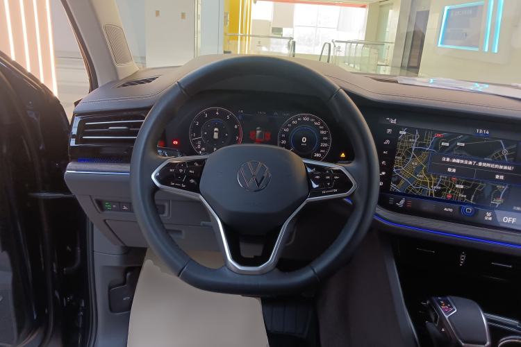 Used Volkswagen Touareg 2023 3.0 TSI Luxury Edition Obsidian Black Sport Package Steering Wheel