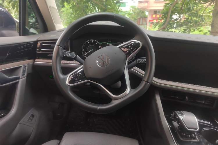 Used Volkswagen Touareg 2023 2.0 TSI RuiShang Edition Steering Wheel