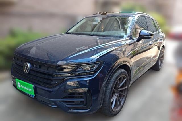 Ojetý Volkswagen Touareg 2023 3.0 TSI Luxury Edition Obsidian Black Sport Package