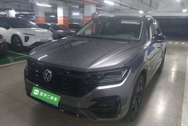 Ojetý Volkswagen Touareg 2023 3.0 TSI Luxury Edition Obsidian Black Sport Package