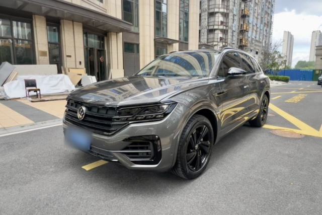 Gebrauchter Volkswagen Touareg 2023 3.0 TSI Luxury Edition Obsidian Black Sport Package
