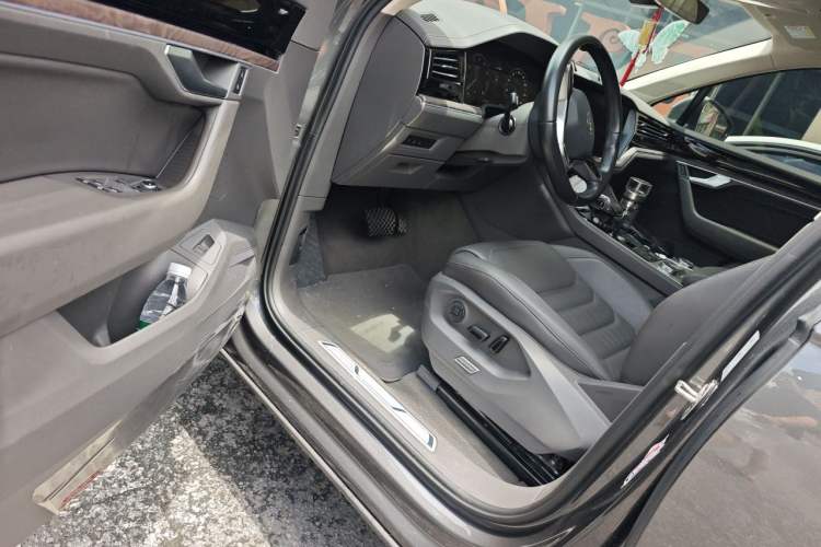Used Volkswagen Touareg 2023 2.0 TSI RuiShang Edition Driver Seat
