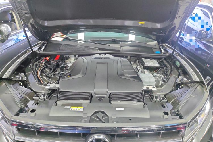 Used Volkswagen Touareg 2023 2.0 TSI RuiShang Edition Engine Bay