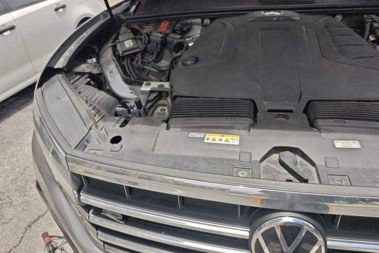 Used Volkswagen Touareg 2023 2.0 TSI RuiShang Edition Engine Bay Right