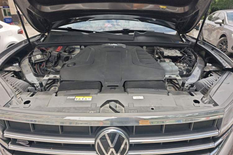 Used Volkswagen Touareg 2023 2.0 TSI RuiShang Edition Engine Bay